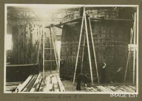 Cerclage d'une cuve de la tonnellerie Adolphe Fruhinsholz (Nancy