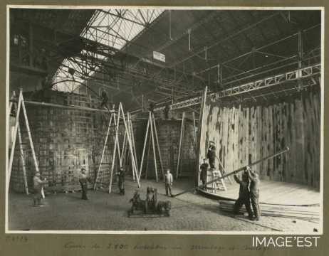 Cerclage et montage de cuves de la tonnellerie Adolphe Fruhinsholz (Nancy)