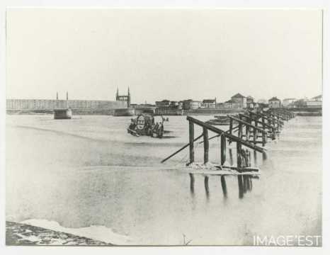 Transport d'un foudre sur le Rhin (Strasbourg)