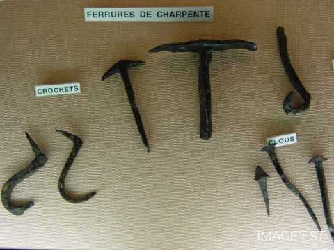 Ferrures, crochets et clous (Grand)
