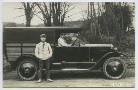 Automobile (Bayonville-sur-Mad)