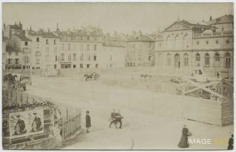 Chantier de destruction de l'hôpital Saint-Julien (Nancy)