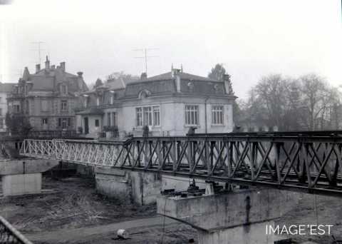Reconstruction du pont (Charmes)