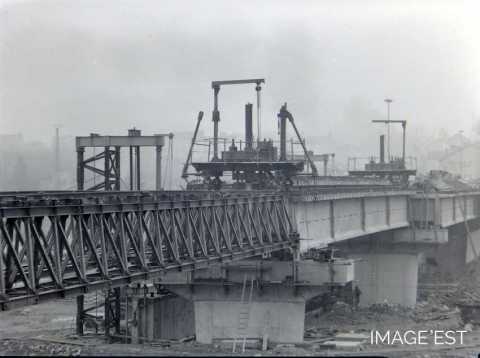 Reconstruction du pont (Charmes)