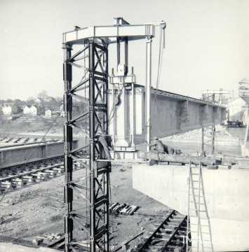 Reconstruction du pont (Charmes)