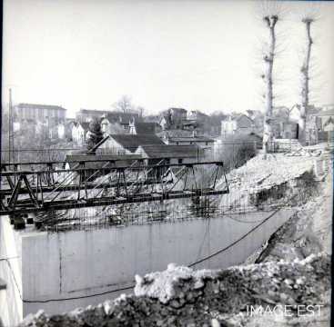 Reconstruction du pont (Charmes)