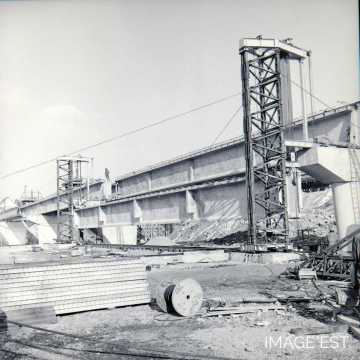 Reconstruction du pont (Charmes)