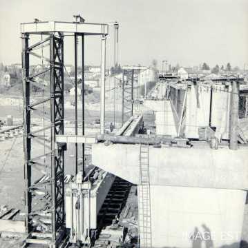 Reconstruction du pont (Charmes)