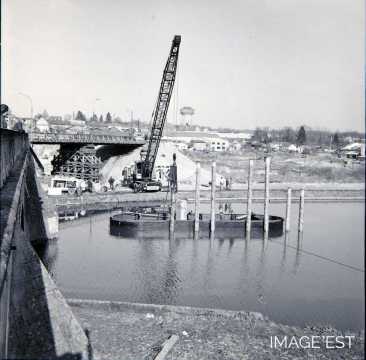 Reconstruction du pont (Charmes)
