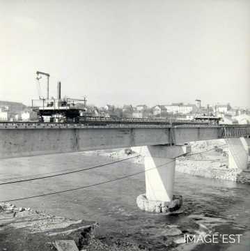 Reconstruction du pont (Charmes)