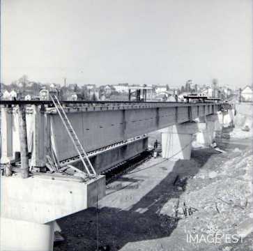 Reconstruction du pont (Charmes)