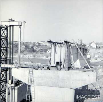 Reconstruction du pont (Charmes)