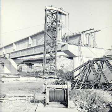 Reconstruction du pont (Charmes)