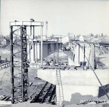 Reconstruction du pont (Charmes)