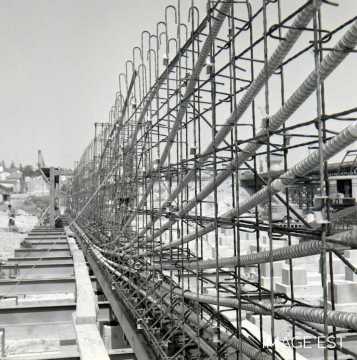 Reconstruction du pont (Charmes)