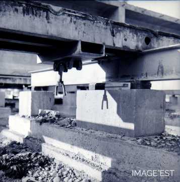 Reconstruction du pont (Charmes)