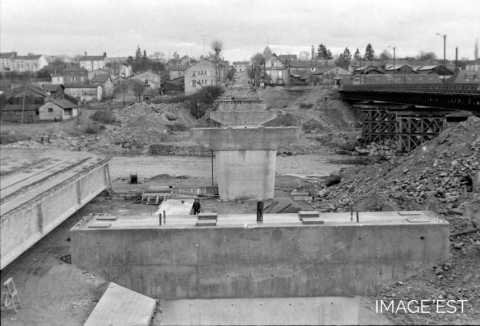 Reconstruction du pont (Charmes)