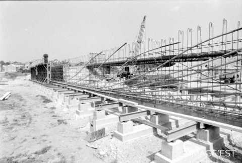 Reconstruction du pont (Charmes)
