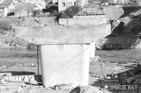 Reconstruction du pont (Charmes)