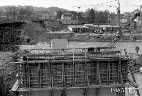 Reconstruction du pont (Charmes)