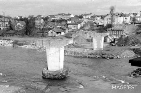 Reconstruction du pont (Charmes)