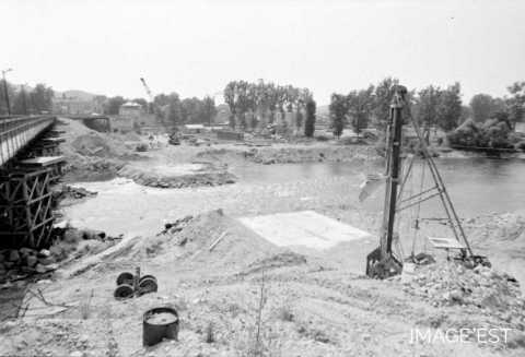 Reconstruction du pont (Charmes)