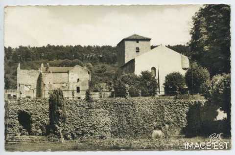 Église fortifiée (Arry)