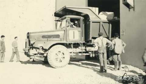 Camion chargé de pierres (Haudainville)