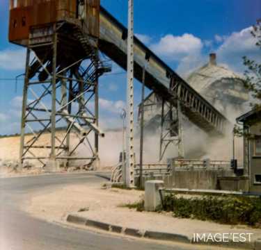 Démantèlement de l'usine des fours à chaux (Montgrignon)