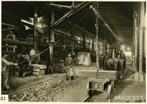 Grue de démoulage hydraulique (Haucourt-Moulaine)
