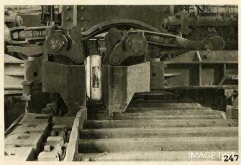 Laminage d'un gros lingot à brames (Mont-Saint-Martin)