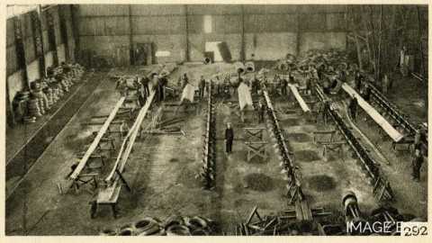 Fils dressés en barres (Mont-Saint-Martin)