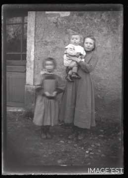 Groupe de jeunes filles (Amance)