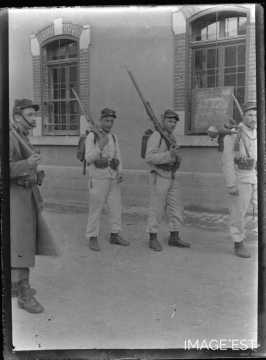 Militaires en uniforme (Toul)