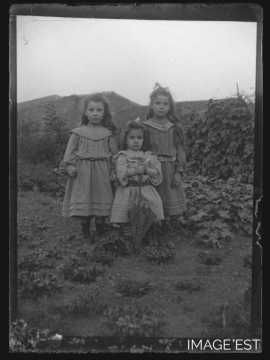 Groupe de jeunes filles (Amance)