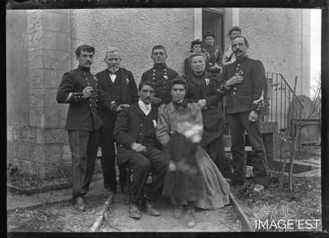 Couple de jeunes mariés (Amance)