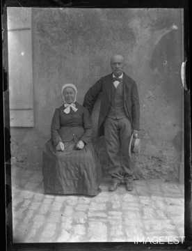 Couple de personnes âgées (Amance)