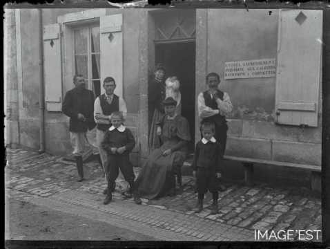 Groupe de personnes (Amance)