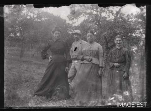 Groupe de femmes (Amance)