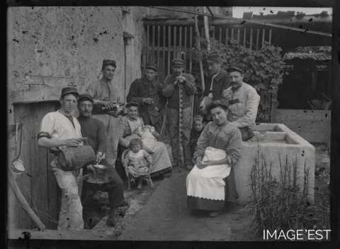 Groupe de militaires (Amance)