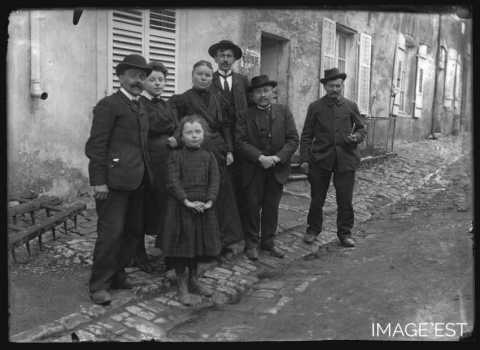 Groupe de personnes (Amance)
