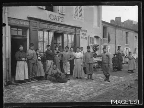 Groupe de militaires (Amance)
