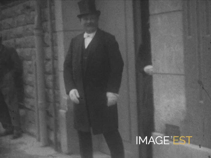 Sortie d’église après le mariage