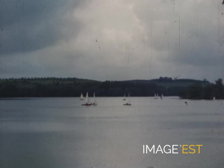 Voiliers sur le lac de Bairon, Ardennes