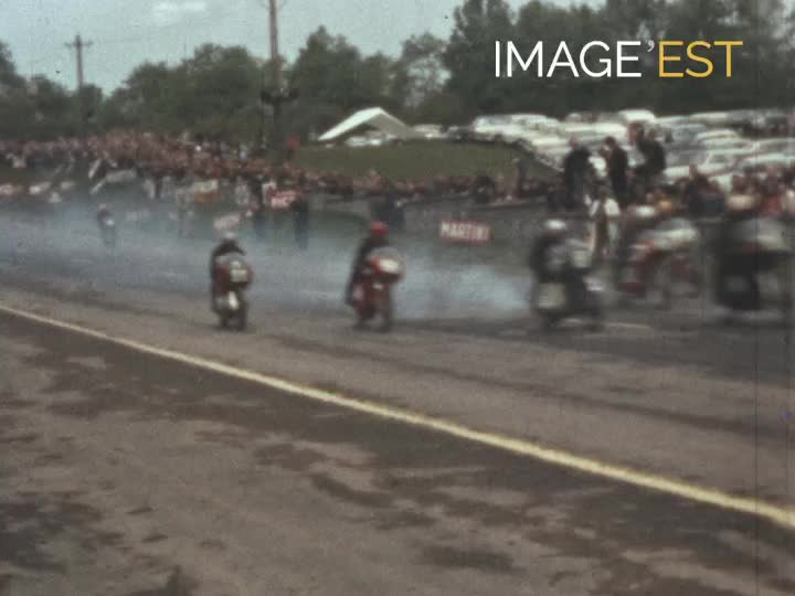 Course de vitesse moto et automobile à Chimay (Belgique)