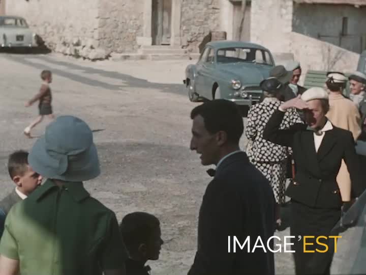 Mariage à l’église Saint-Laurent-de-Magagnosc à Grasse (Alpes-Maritimes)
