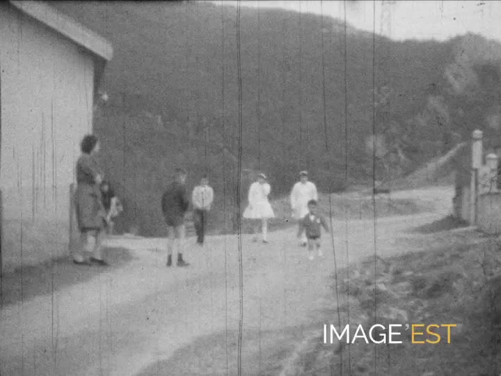 Jeux dans le jardin à Monthermé (Ardennes)
