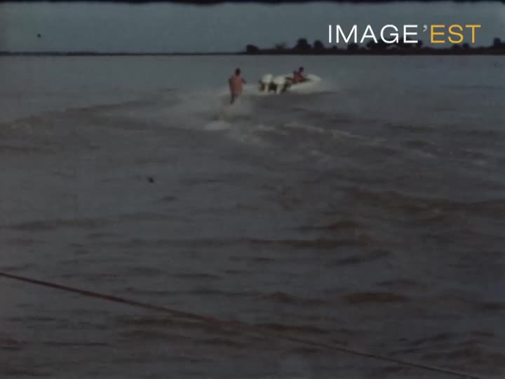Ski nautique sur le fleuve Chari (Tchad)