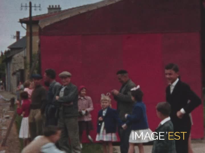 Passage de la course Strasbourg-Paris à Saint-Hilaire-le-Grand (Marne)