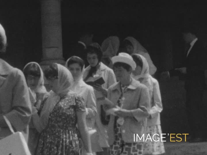 Cérémonie religieuse à Saint-Hilaire-le-Grand (Marne)